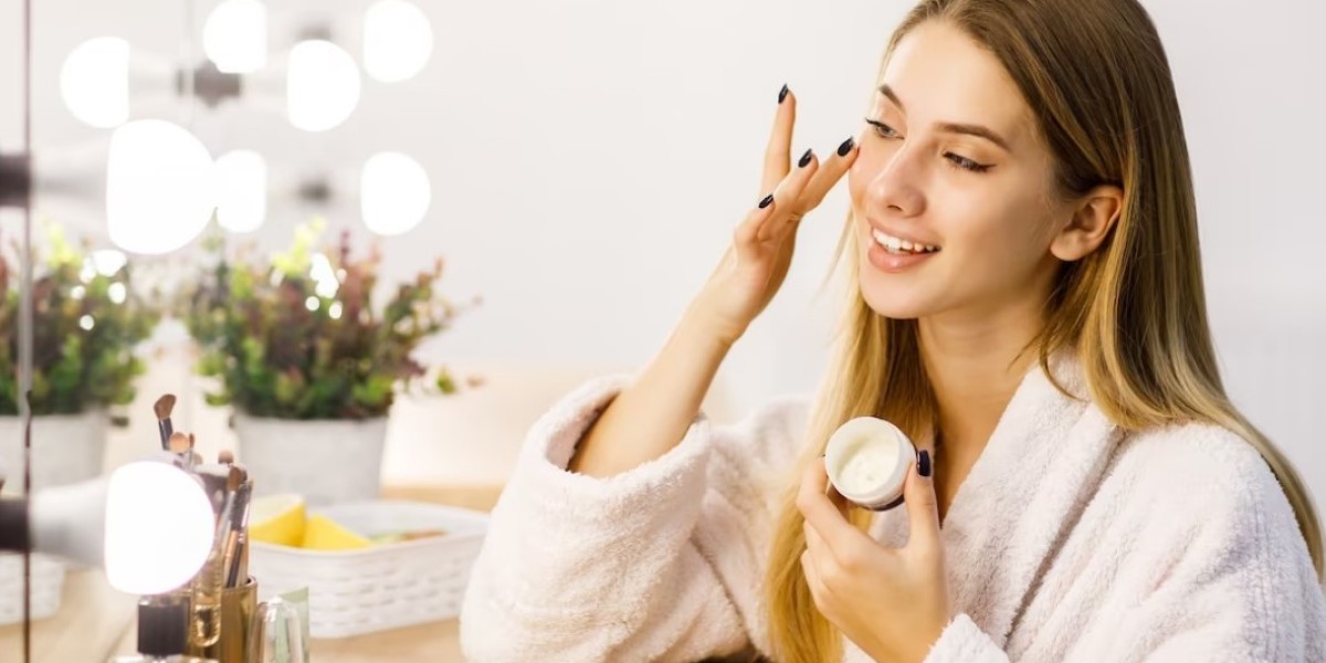 How to Remove Makeup Without Damaging Your Skin