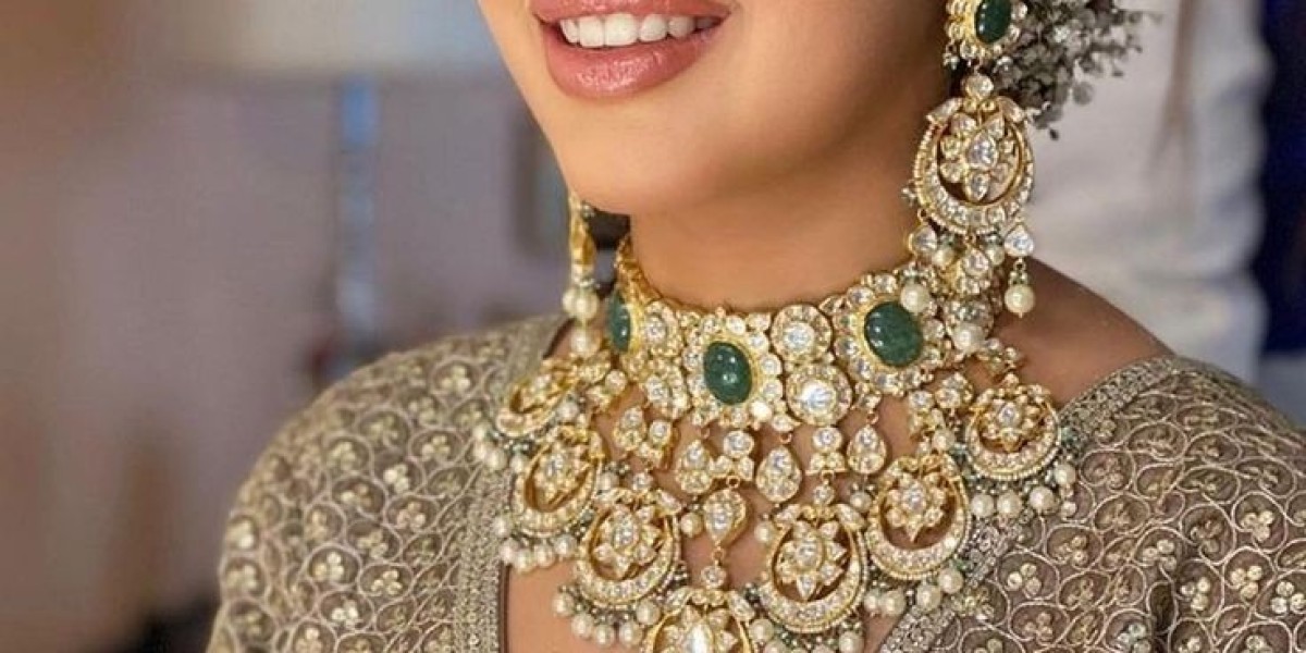 Bridal Makeup Artist vs. DIY: Why Hiring a Professional Makes All the Difference