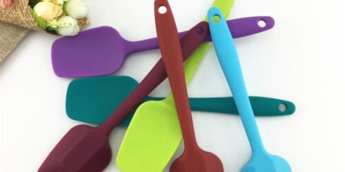 Why Silicone Spatulas Are Better Than Wooden Spoons