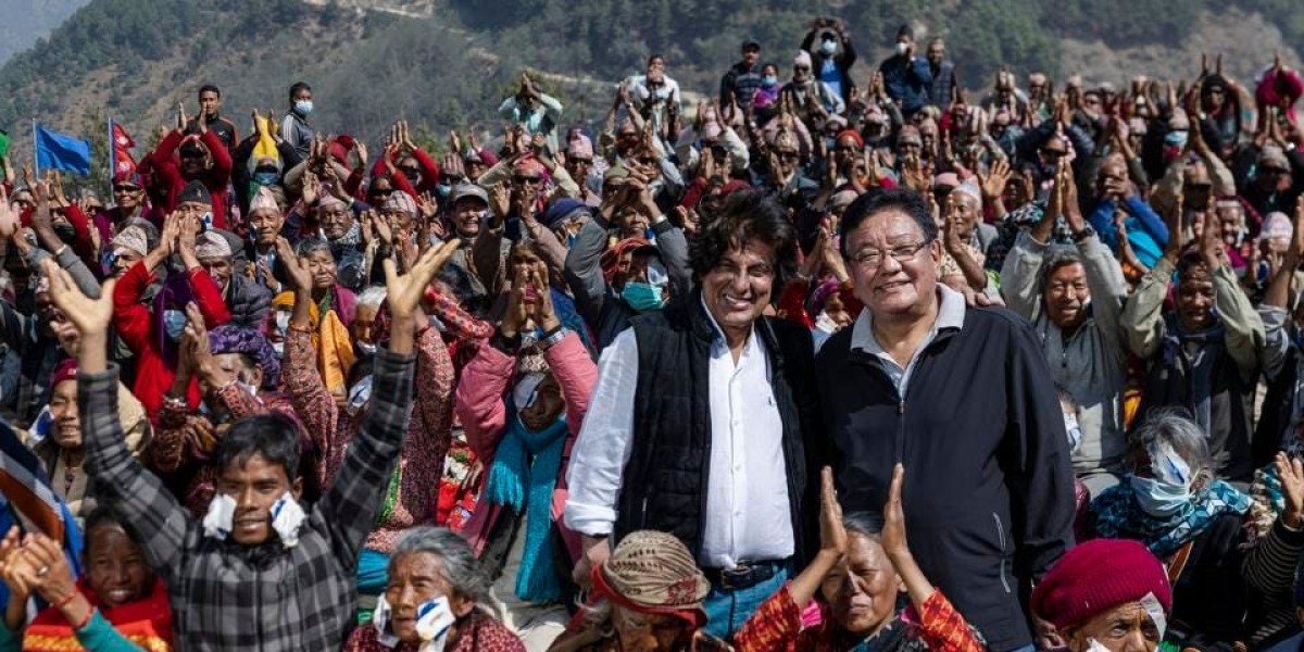 Scaling Solutions for Global Eye Care: Tej Kohli’s Impact on Treating Cataract Blindness