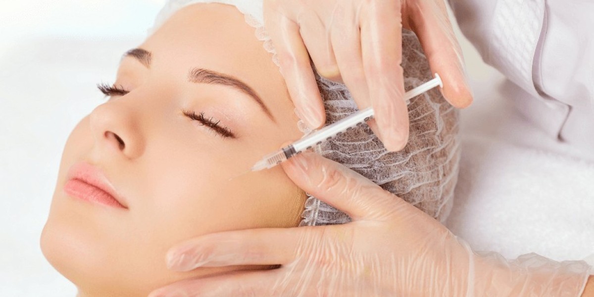Say Goodbye to Double Chin: How Fat Dissolving Injections Dubai Work for Facial Contouring