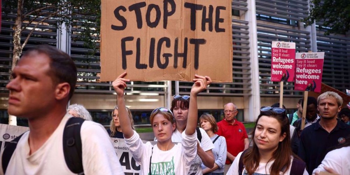 How Immigration Solicitors4me Can Assist with Deportations from UK