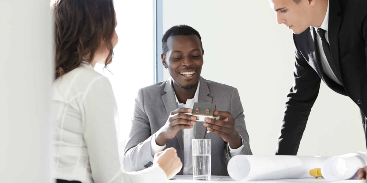 Understanding the Differences Between UK Short-Term and Long-Term Work Visas: Explained by Immigration Expert Solicitors