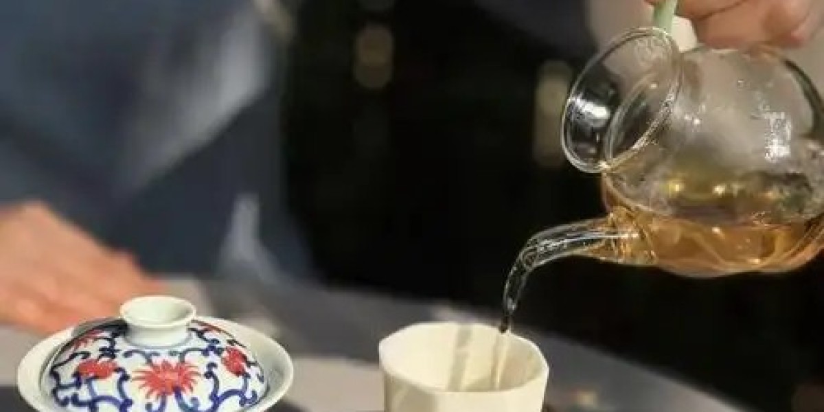 "Live Stream Tea Scams: How Fake 'Masters' Duped 1 Million Buyers"