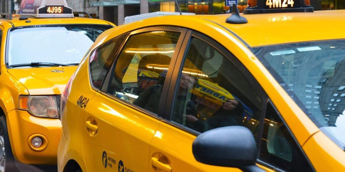 Your Guide to Seamless Travel with a Madina Airport Taxi Service