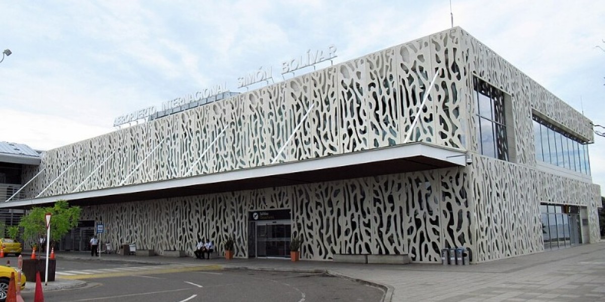A Traveler’s Guide to the Alaska Airlines Terminal at LAX