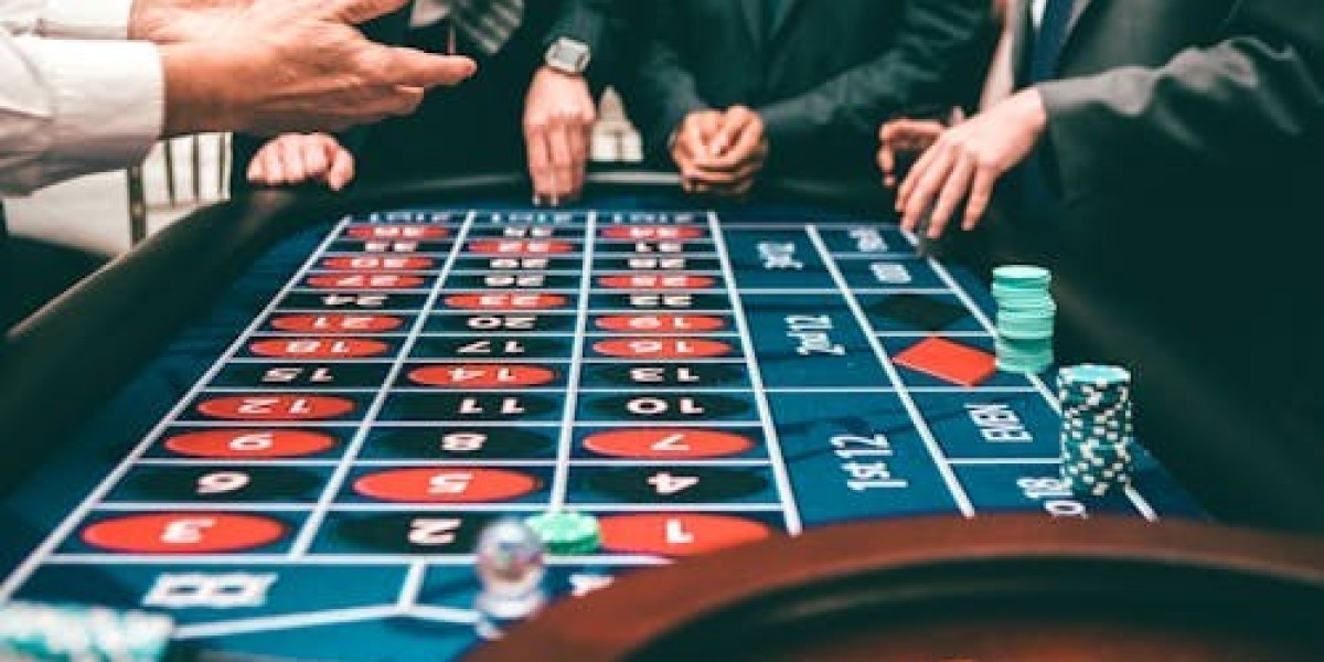 Casino Live vs. Slot Online: Un Confronto Dettagliato sull'Esperienza degli Utenti e le Opportunità di Vincita nell