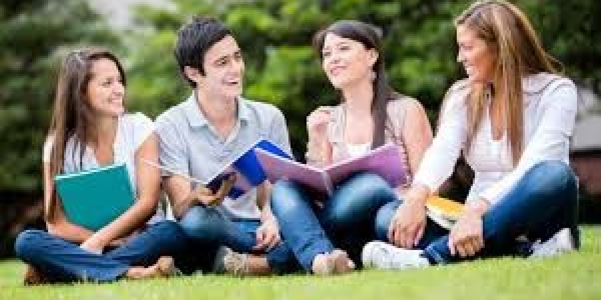 How UK Education Consultants Simplify the University Application Process