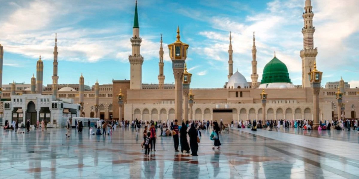 Makkah to Madinah Taxi Services: Swift and Safe Travel