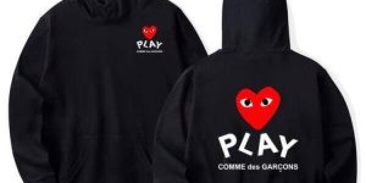Comme des Garçons: Blending the Unexpected to Create Iconic Fashion Moments