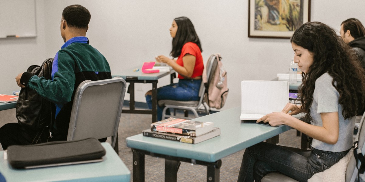 Ace Your Future with the Best Physics Classes and IIT Coaching in Delhi